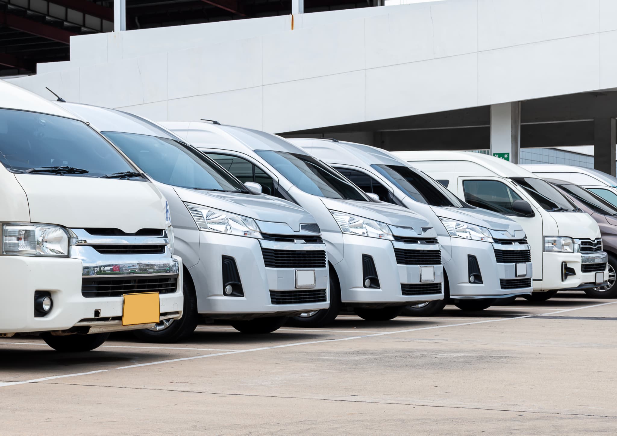 乗用車から軽トラックまで<br class='is-sp' />豊富なラインナップ
