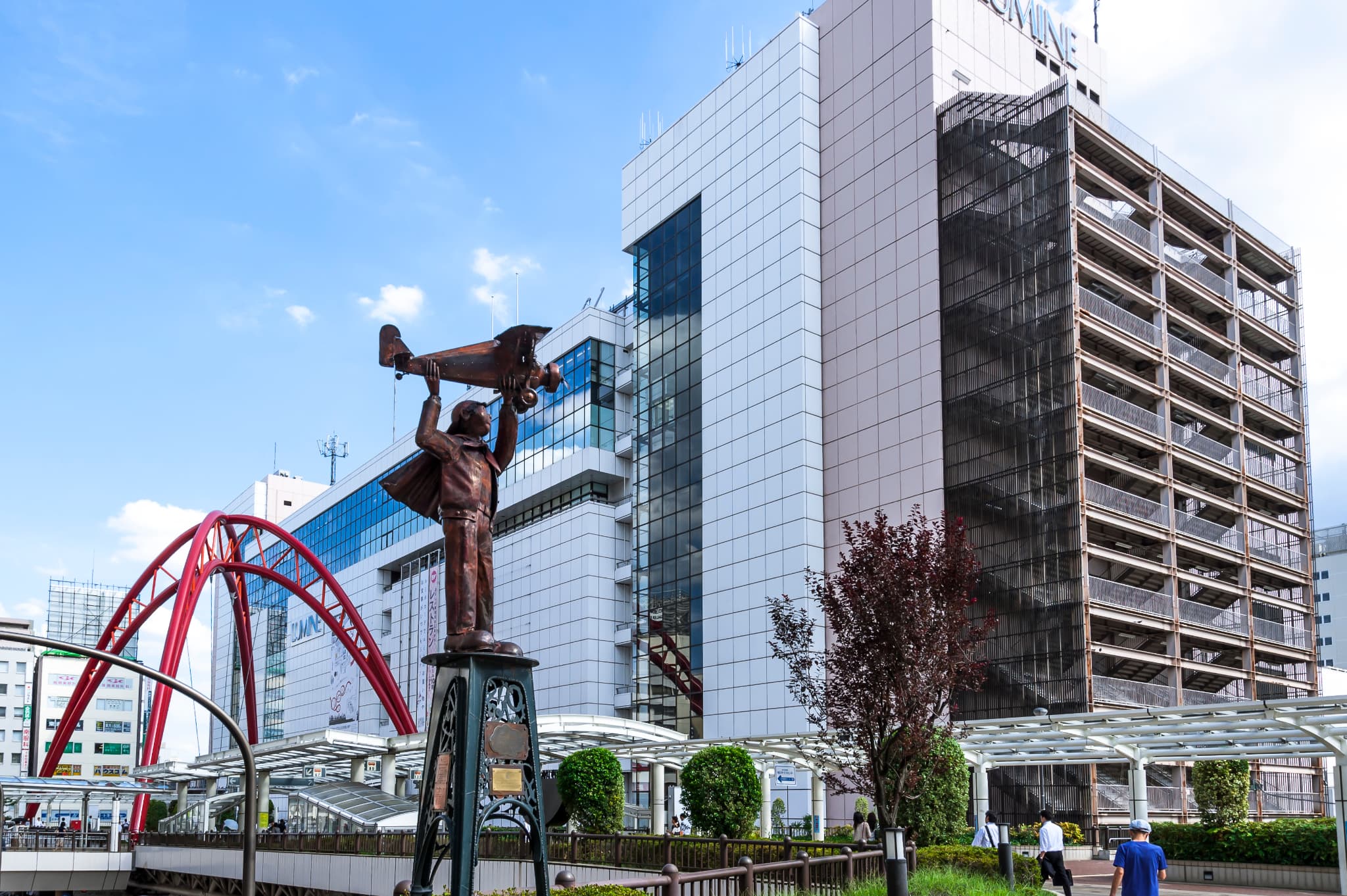 駅からバス直結＆自転車での<br class='is-sp' />ご来店・乗り換えもOK